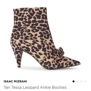 Isaaac Mizrahi Leopard print bootie w/ bow detail